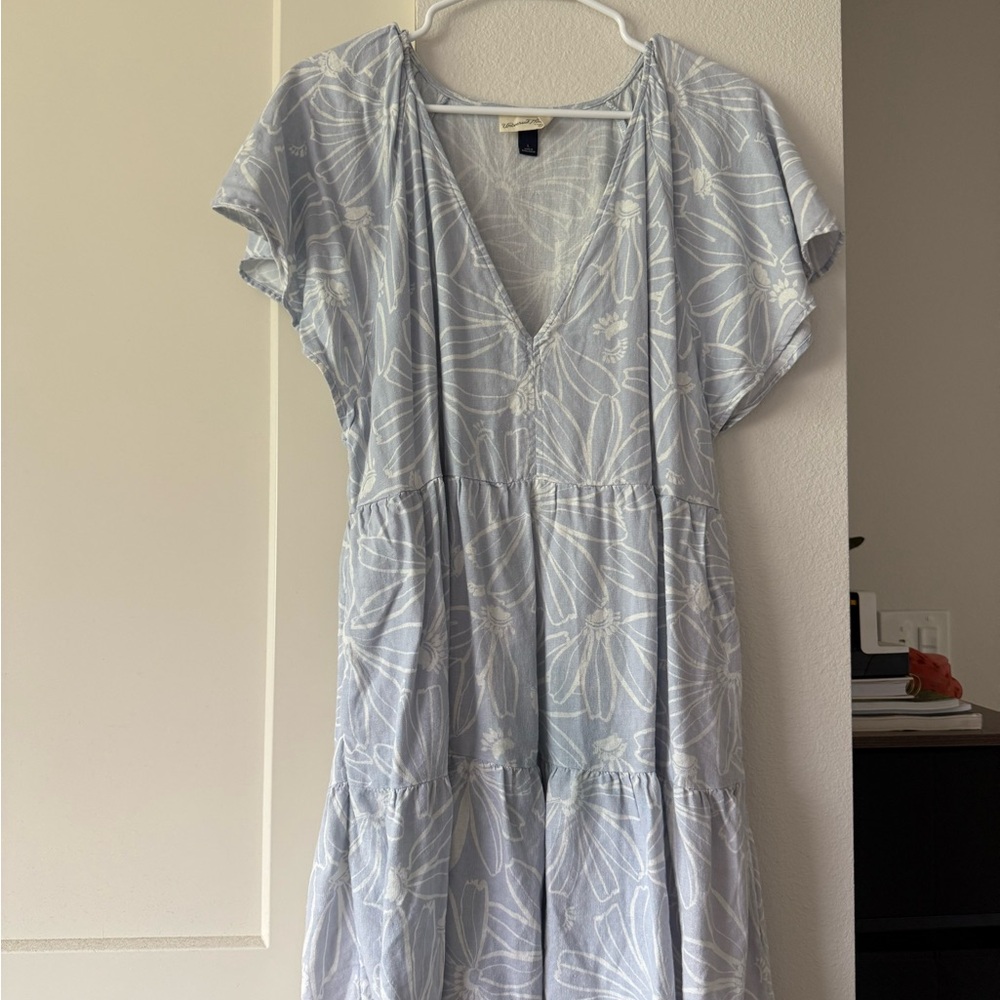 Universal Thread Sky Blue Floral V-Neck Dress